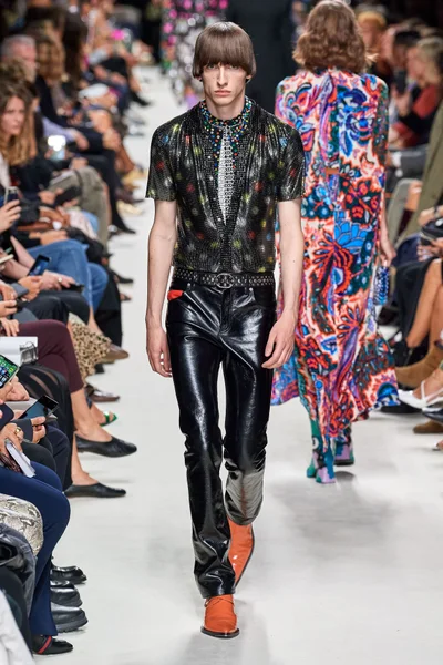 Look 32